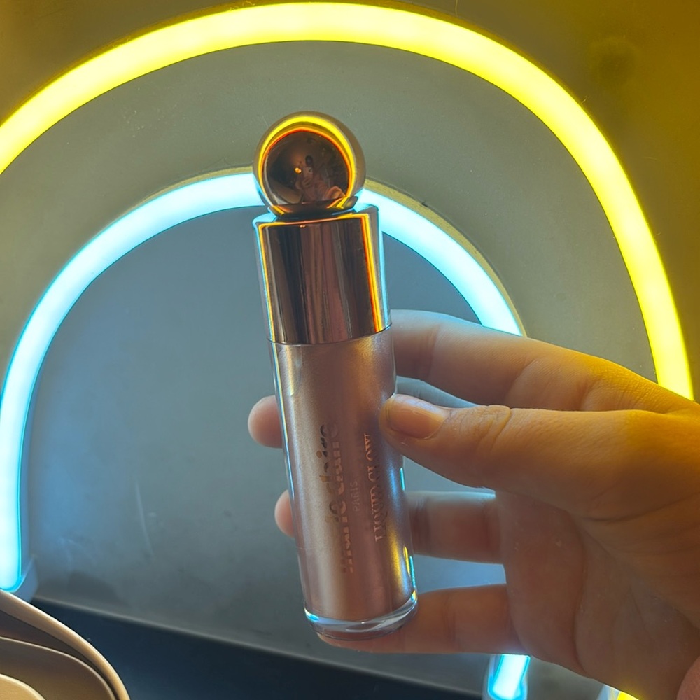 Brand new! Liquid glow highlighter! Retail is $12